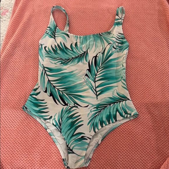 Body Glove Other - Body Glove Green and White One Piece Swimsuit Tropical Print